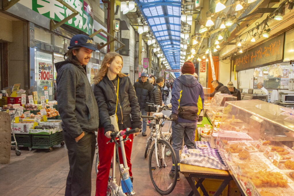 東京の下町を巡る自転車プライベートツアー Tokyo Backstreets Bike Tour
