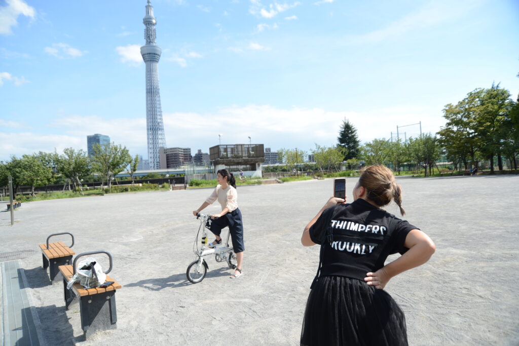 東京の下町を巡る自転車プライベートツアー - Tokyo Backstreets Bike Tour