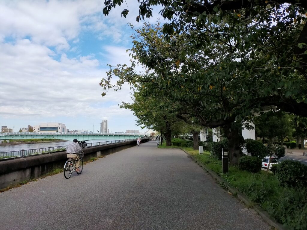 自転車　裏路地　Tokyo Backstreets Bike Tour　ツアー サイクリング　ポタリング　東京　下町　江戸　町歩き　クルーズ ブロンプトン　Brompton レンタサイクル　浅草　